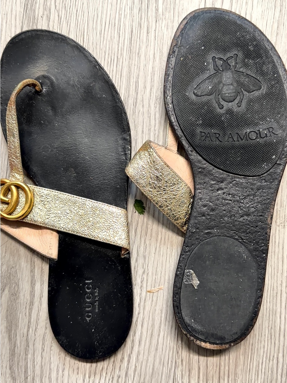 Gucci Metallic Gold Leather Thong Sandals with Double-G Hardware - Picture 2 of 3